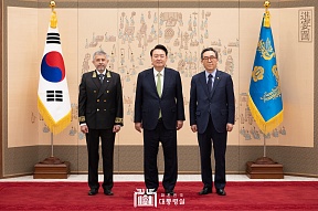 게오르기 지노비예프 주한 러시아 대사, 신임장 제정하였습니다.