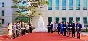 안톤 체호프 흉상과 알렉산드르 푸시킨의 시비의 제막식 안톤 체호프 흉상과 알렉산드르 푸시킨의 시비의 제막식